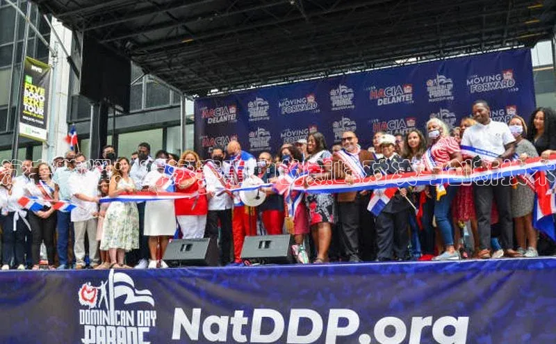 泳者荣耀：游泳赛事中的巅峰对决与创新技术